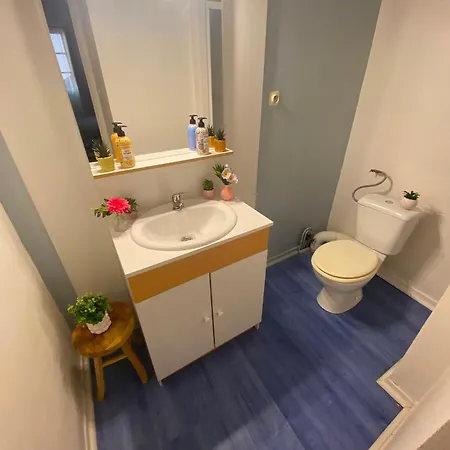 Konukevi Chambre De 4 - Salle De Bain Privee Centre Lourdes Fenetre Interieure Lourdes